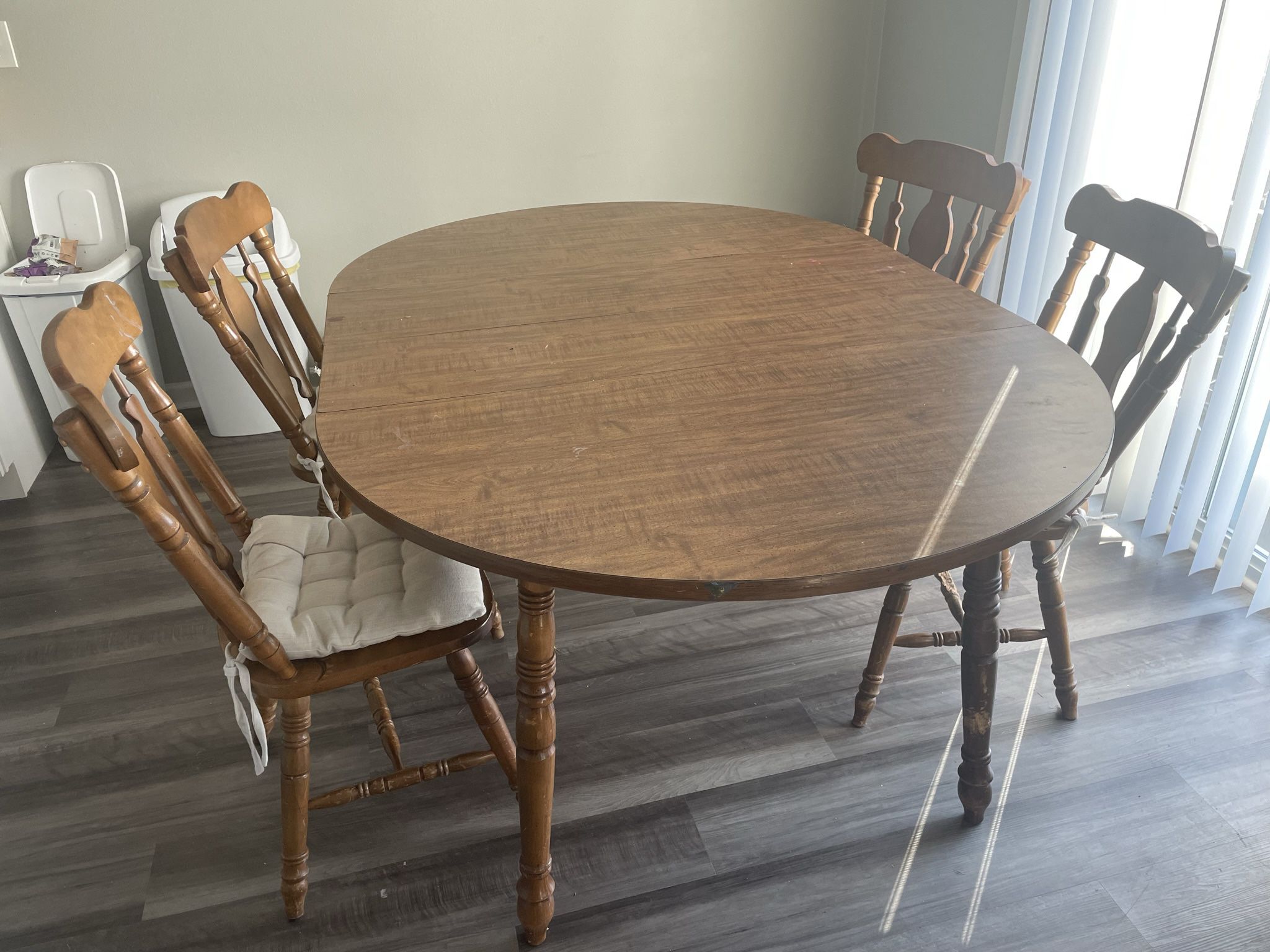 Dining Set With Expandable Table And Four Chairs