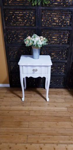 One Nightstand/ SideTable Vintage Style Solid Wood Measurements on Picture PICKUP ONLY