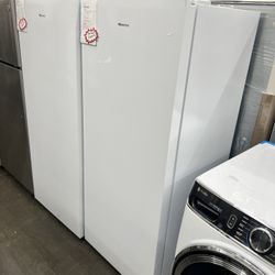 New Hisense 13.6 cuft frost free convertible upright freezer in white 