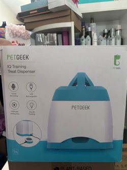 Petgeek IQ Training Treat Dispenser for dogs