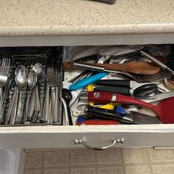 *Pending* Silverware, silverware holder, various kitchen supplies