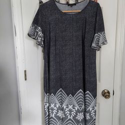 Beautiful Gray And White Dress 2X