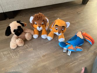Plush animals / dog / lion / bird / shark