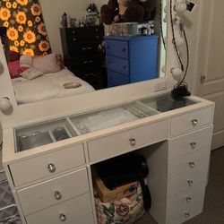 White vanity bottom part only not the mirror