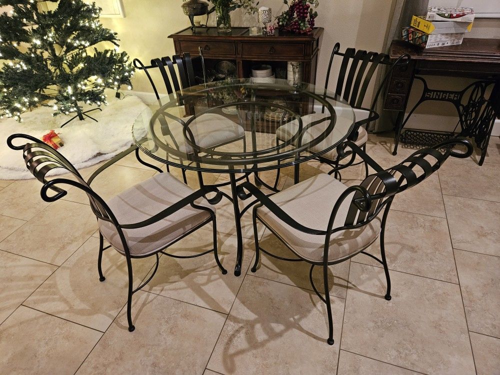 Kitchen/Dining Table & Chairs Set