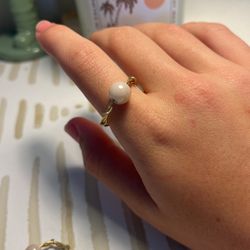 handmade pearl rings! (sizes, s, m, l, xl)