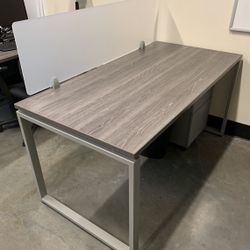 Sturdy contemporary style freestanding desks