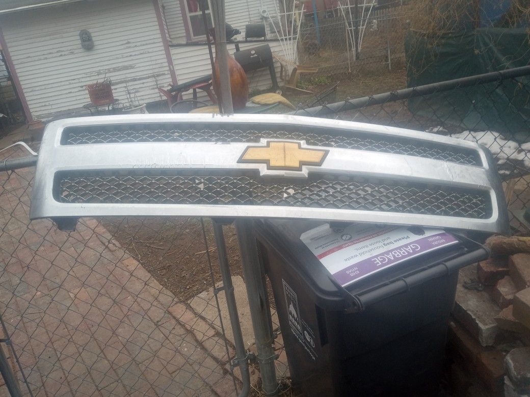 20002 Chevy Grill 