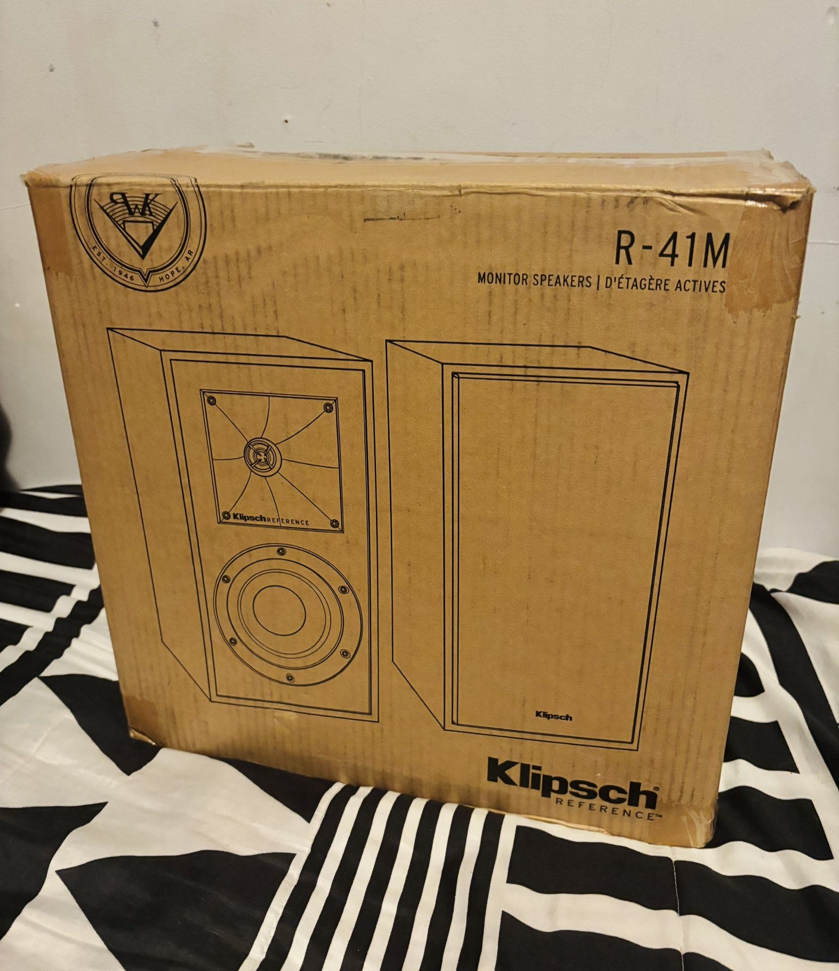 Klipsch R-41M Bookshelf/Monitor Speakers | Premium Audio - 4” Spun-Copper Woofers - Dynamic Sound