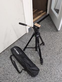 KING JOY VT 1500 TRIPOD $20