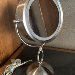 Lighted 2-sided Makeup Mirror 