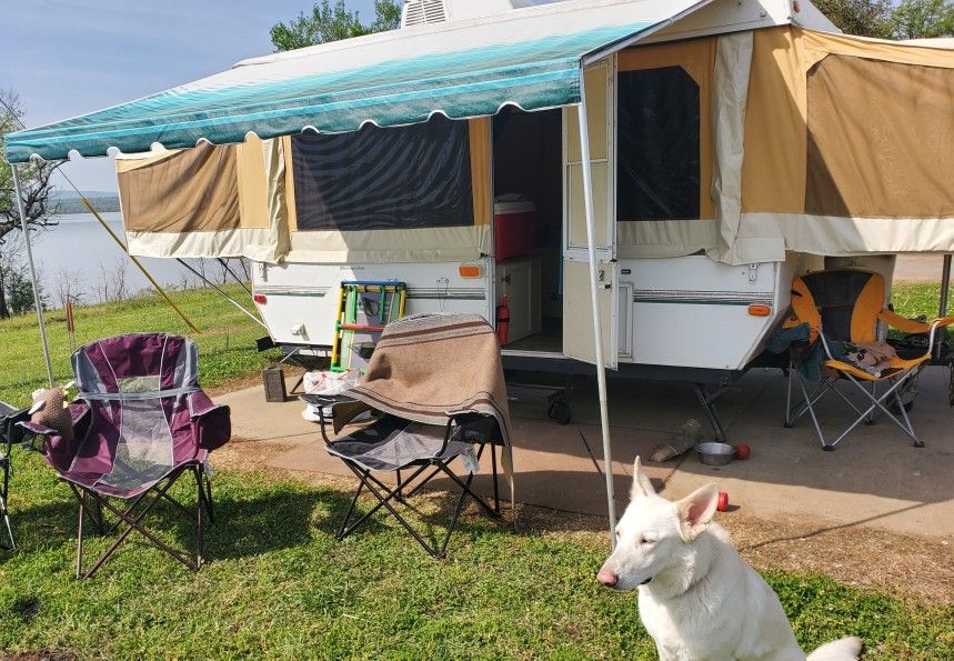 Photo Renovated Retro Popup GlamperCamper