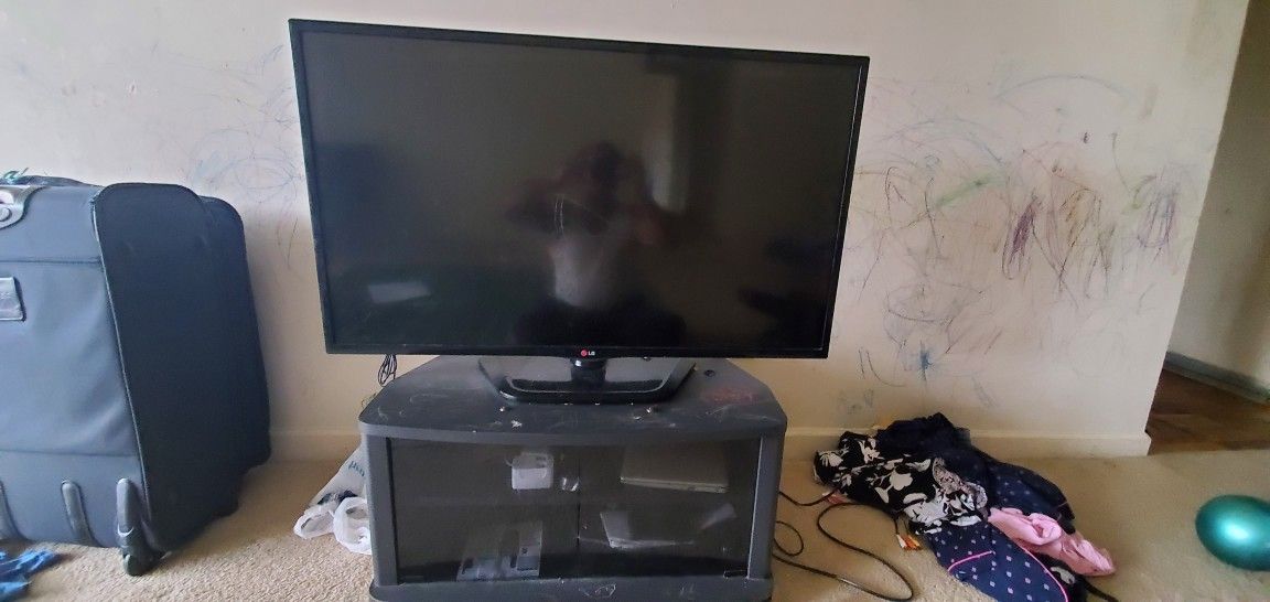 LG 40 inch LCD TV with Stand