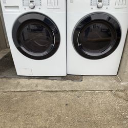 Like New , Beautiful Kenmore Washer And Dryer Set , With Warranty And Free Delivery 