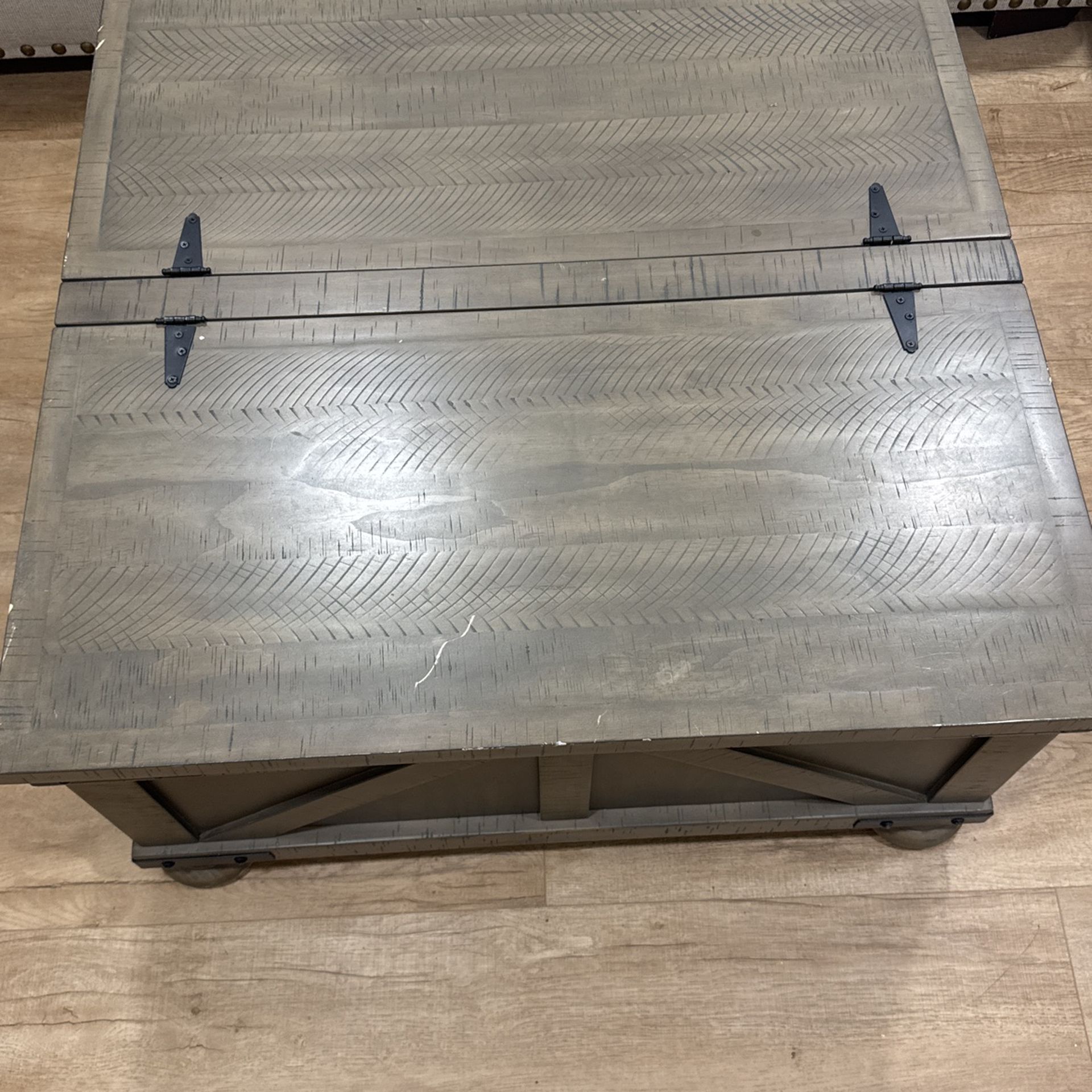 Coffee Table with 1 End Table
