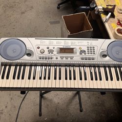 Yamaha keyboard PSR-275 with stand and manual