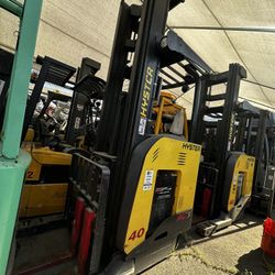 Hyster Standing Electric Forklift 