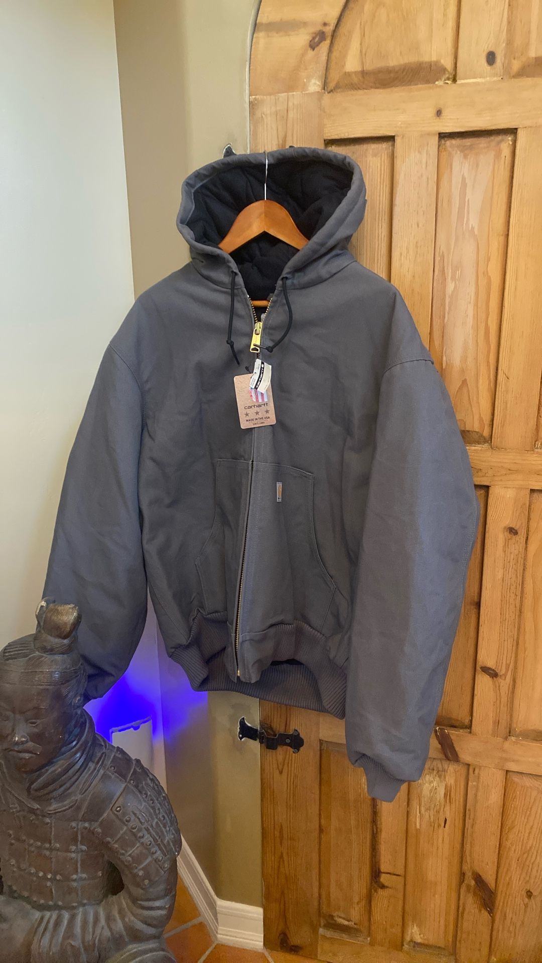 Men’s insulated Carhart jacket Brand New  To Big