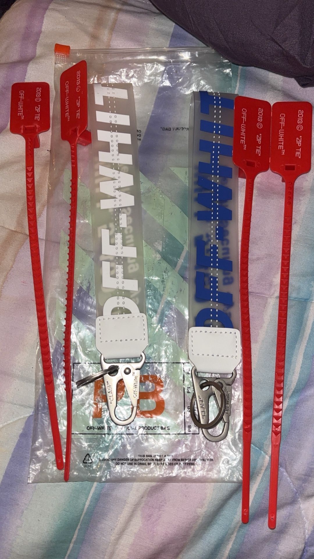 OFF-WHITE keychain
