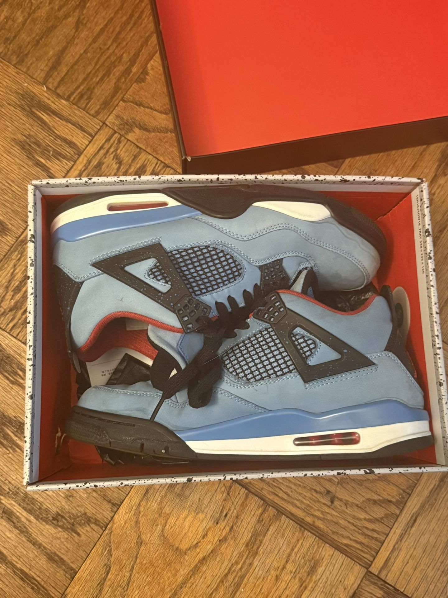 Jordan 4 Travis Scott