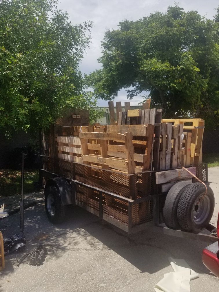 Free wood pallets. Pick up only. Extra$ for delivery.