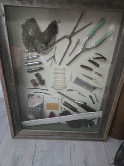 Vintage Barber & Hairdressing Tool Display – Rare Antique Collection