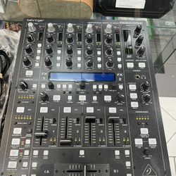 Behringer Digital PRO Mixer DDM4000 Ultimate 5-channel Digital DJ Mixer Like New 