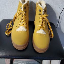 Size 9 Mid-calf  Faux/fur Boot