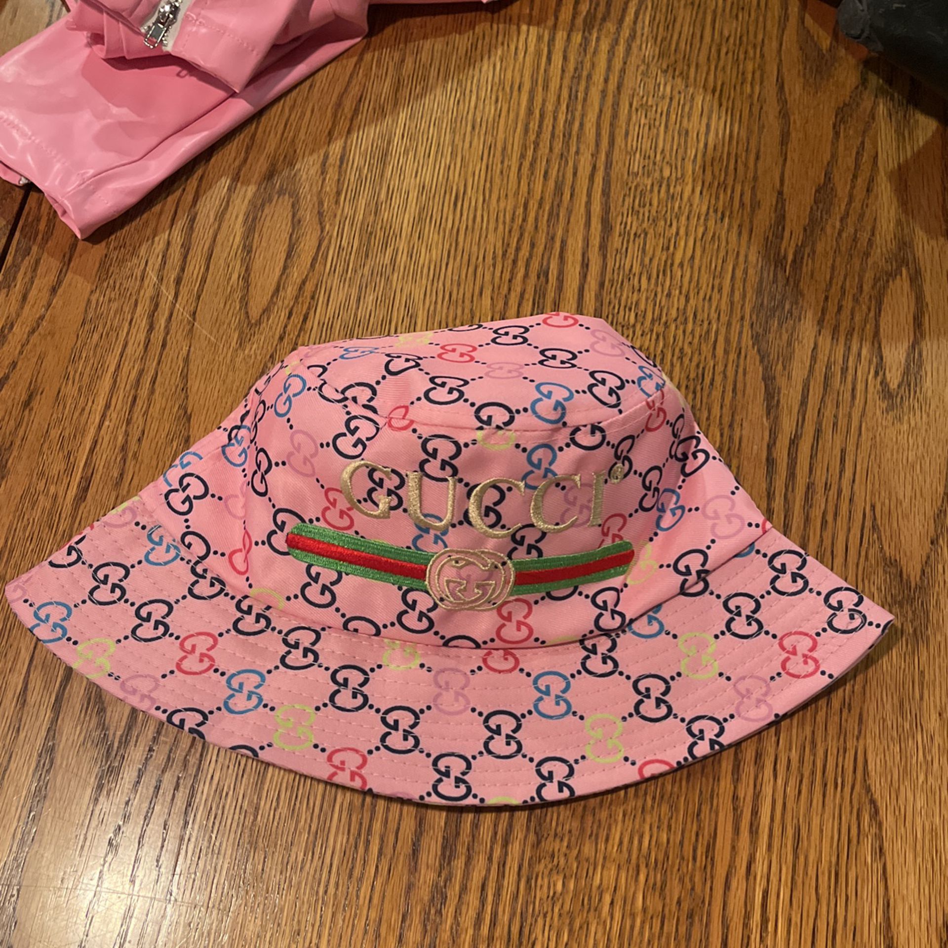 Gucci Buckethat Pink