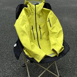 Arc'teryx Alpha Sv 7th generation windproof and waterproof jacket, unisex, rock green