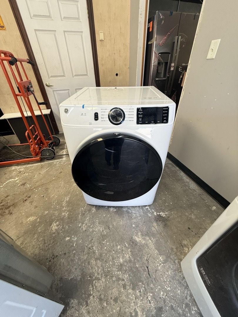 New GE Dryer
Serial Number: HZ980754G| VZ565781C
SKU: S8VQHT2328
Size Capacity: 4.5 cu | 7.2 cu ft
Current Mark