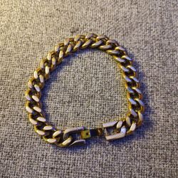 8" Stainless Steel Gold-Plated Cuban Link Bracelet – Men's Accessory. 