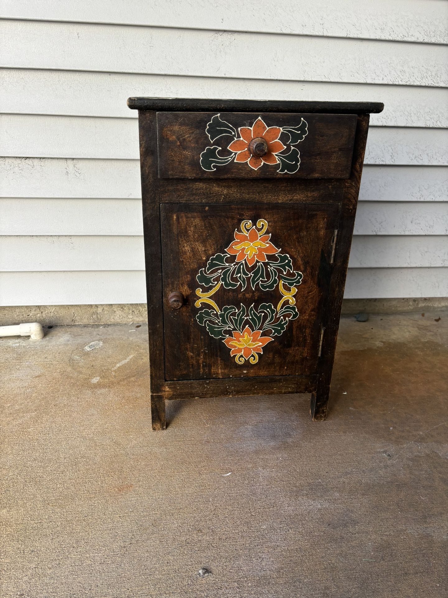 Vintage Side table/solidaire