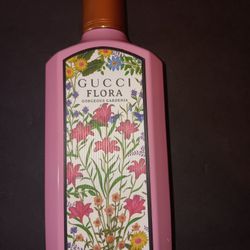 GUCCI FLORA GORGEOUS GARDENIA Eau de Parfum 100ml / 3.3-3.4oz Spray 
Sin caja 
Tiene 90% de perfume 