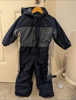 Old Navy kids snow suit - 3T