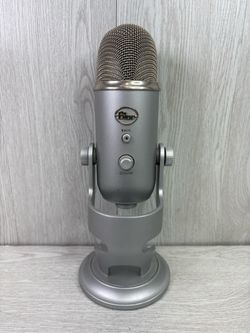 Blue Microphone Yeti Classic Silver USB Headphone Jack Desktop Stand (A1G015129)