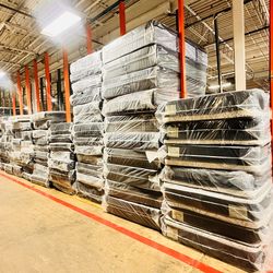 Queen Mattress ( Double Aides) Come With Free Box Spring - Delivery 🚚 Available