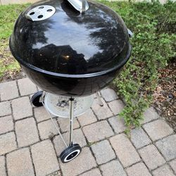 22in Weber Grill With Accessories