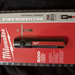 Milwaukee 2011R Rechargeable 500L Everyday Carry Flashlight with Magnet - Black