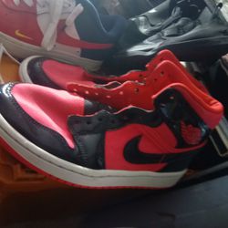 Nike / Jordan 1