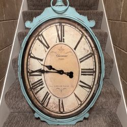 Large Wall Clock Fun Color And Shape. Located in Murray cash/Venmo. Fcfs or hold with Venmo