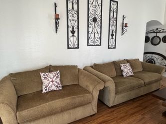 La-Z-Boy. Beige sofa set.