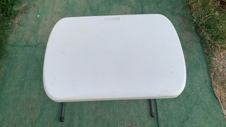 Folding table medium size table
