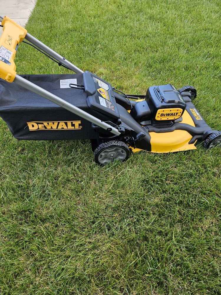 Dewalt 20V Max 21" Brushless Self-Propelled Lawn Mower