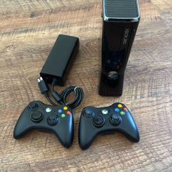 Xbox S - Model 1439 - 2 Controllers