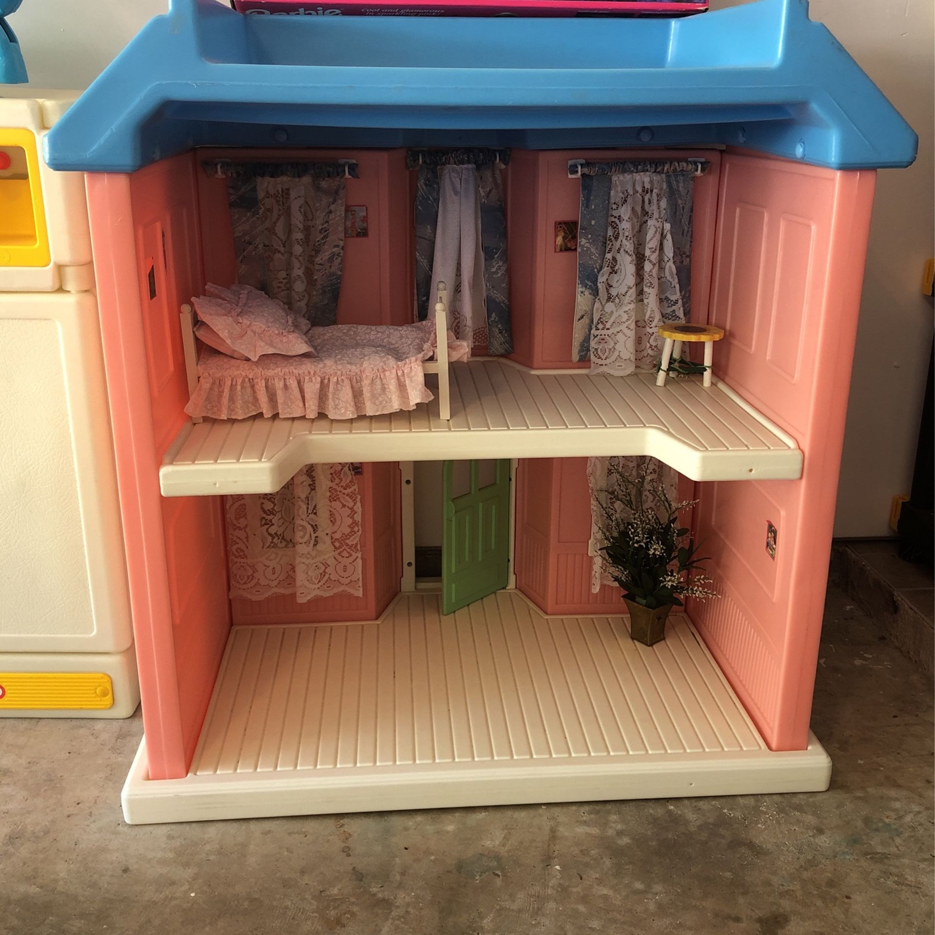 Little Tikes Barbie House