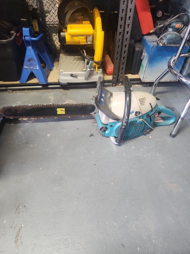 Makita Chainsaw