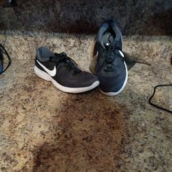 Air Nikes Size 9 Men's White And Blue 