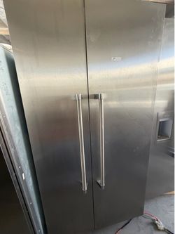 42” THERMADOR BUILT IN STAINLESS STEEL REFRIGERATOR