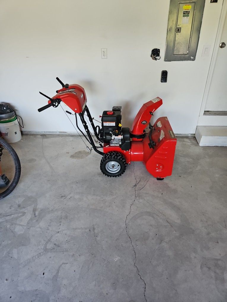 Snapper 824 SnowBlower